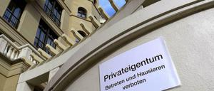 Luxuswohnungen (im Bild "Fellini-Residences") locken reiche Geschäftsleute nach Berlin, gehen aber am Bedarf vorbei.