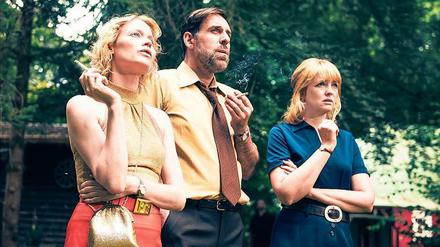 Zurück in die Siebziger. Mavie Hörbiger, Thomas Loibl und Laura Tonke im preisgekrönten Debütfilm „Sommerhäuser“.