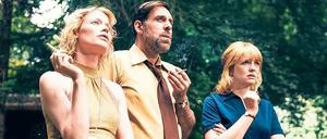 Zurück in die Siebziger. Mavie Hörbiger, Thomas Loibl und Laura Tonke im preisgekrönten Debütfilm „Sommerhäuser“.