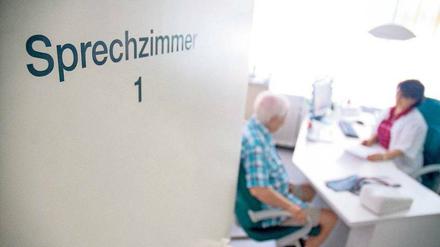 Eine Frage des Vertrauens. Ist der Patient schwerkrank, erwartet er von seinem behandelnden Arzt eine Empfehlung, in welches Krankenhaus er gehen sollte. Und diese sollte auf objektiven Kriterien fußen, denn meist sieht der Arzt seinen Patienten nach der stationären Behandlung wieder.