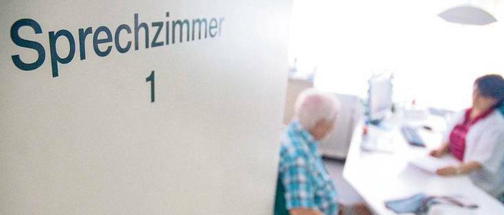 Eine Frage des Vertrauens. Ist der Patient schwerkrank, erwartet er von seinem behandelnden Arzt eine Empfehlung, in welches Krankenhaus er gehen sollte. Und diese sollte auf objektiven Kriterien fußen, denn meist sieht der Arzt seinen Patienten nach der stationären Behandlung wieder.