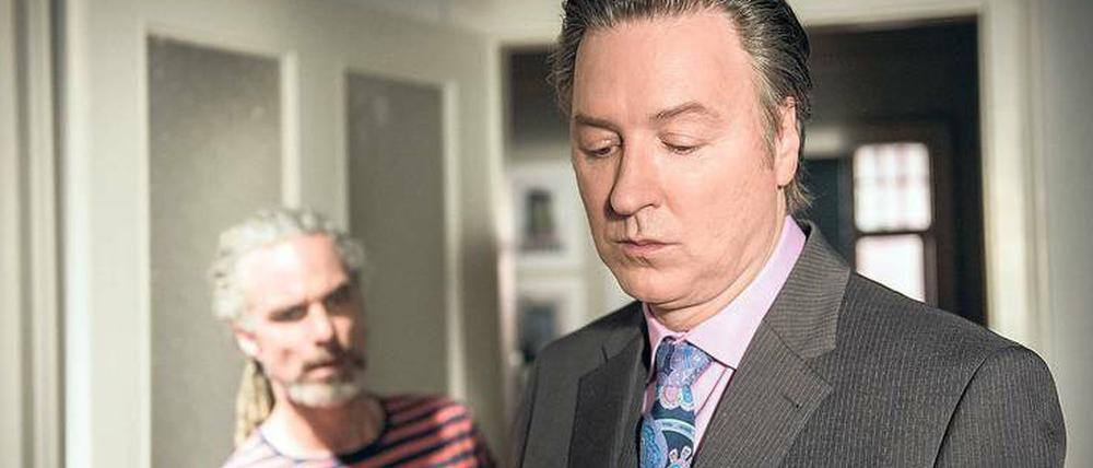 Gut und Böse. Robert Engel (Martin Armknecht, rechts) kommt seinem Ziel, Momo (Moritz Zielke) ins Gefängnis zu bringen, immer näher. Szene aus der "Lindestraße" am Sonntag in der ARD um 18 Uhr 50.