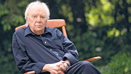 Feiert am 10. Juli seinen 85. Geburtstag. Büchner-Preisträger Jürgen Becker in seinem Odenthaler Garten. 