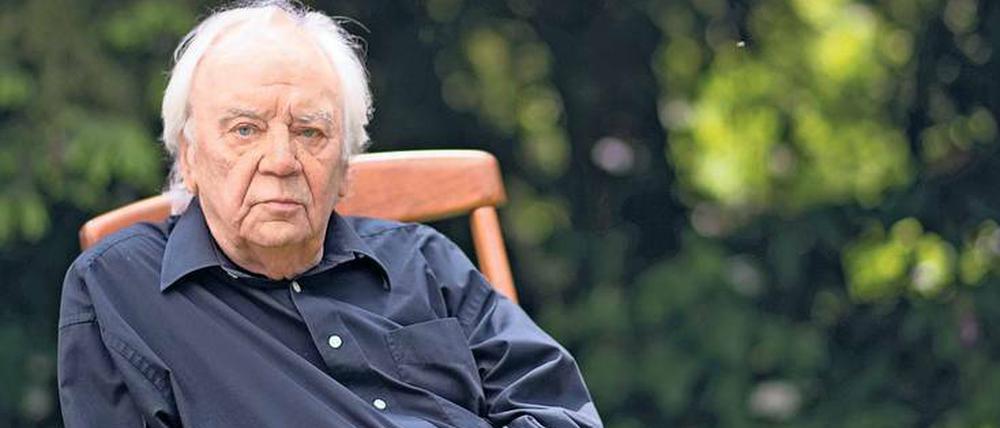 Feiert am 10. Juli seinen 85. Geburtstag. Büchner-Preisträger Jürgen Becker in seinem Odenthaler Garten. 