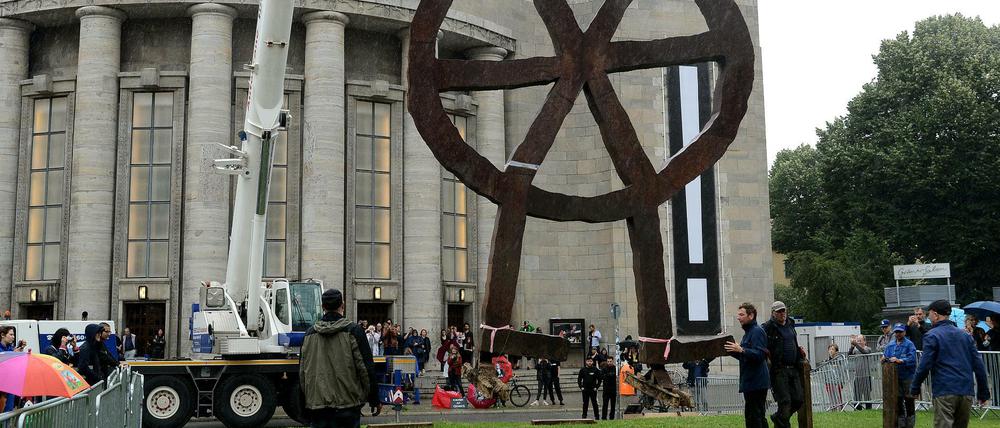 Rundes, komm bald wieder: Das Volksbühnen-Rad vor der Abreise am Freitagnachmittag. Nächstes Jahr soll es an seinen Platz zurückkehren.