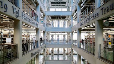 Blick in eine Universitätsbibliothek