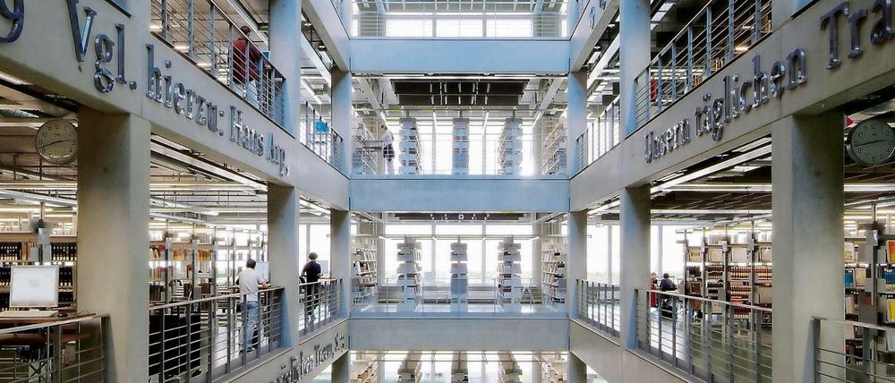 Blick in eine Universitätsbibliothek