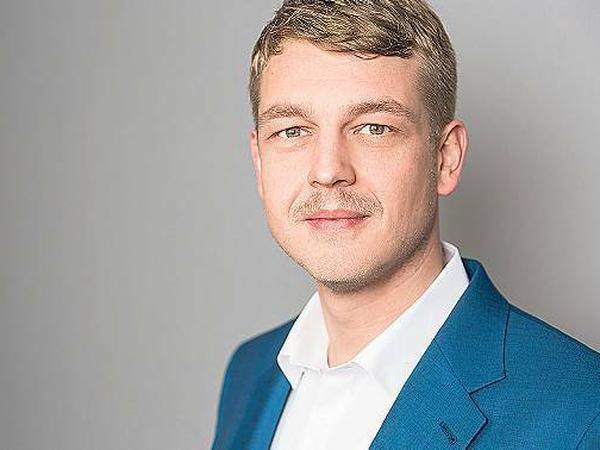 Eric Haußmann traut Lesben und Schwule in Berlin.