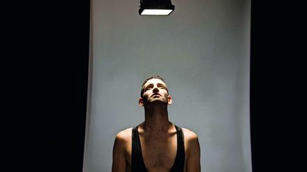 Daniel Hellmann in seiner Performance "Traumboy".