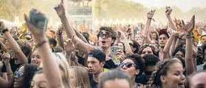 Parkparty. Das Lollapalooza musste 2016 vom Tempelhofer Flughafen-Areal in den Treptower Park umziehen, dafür wollen die Veranstalter jetzt Geld vom Senat.