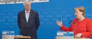 Vereint. Bundeskanzlerin Angela Merkel und Bayerns Ministerpräsident Horst Seehofer bei der Vorstellung des Wahlprogramms.