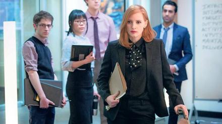 Das Kostüm ist ihre Rüstung. Starlobbyistin Miss Sloane (Jessica Chastain) legt sich mit der Waffenindustrie an.