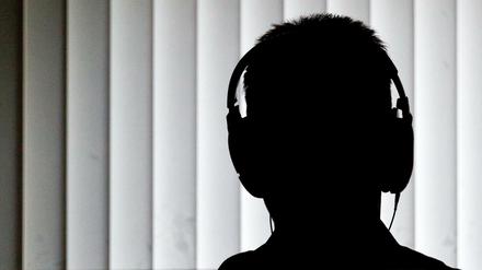 Ein Instrument der Anti-Terror-Maßnahmen: Abhörmaßnahmen.