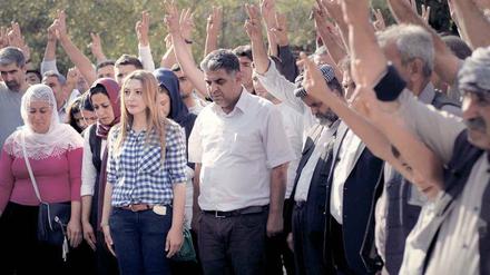 Vor der neuen Eiszeit. Leyla Imret (vorne links) zog 2014 ins Rathaus des südostanatolischen Cizre ein.