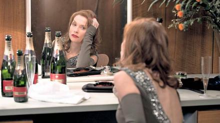 Aus der Fabrik auf die Bühne. Liliane (Isabelle Huppert) war in den Siebzigern als Laura bekannt. 