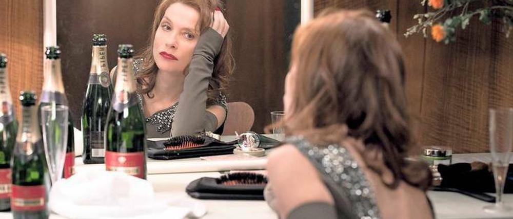 Aus der Fabrik auf die Bühne. Liliane (Isabelle Huppert) war in den Siebzigern als Laura bekannt.