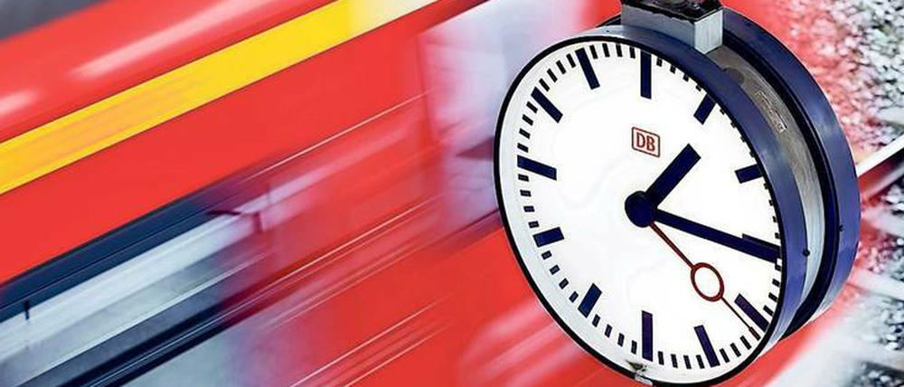 Tickt wieder richtig. Dank Sensortechnik des Berliner Start-ups Relayr werden Störungen bei vielen Bahnhofsuhren nun per Funk gemeldet. Foto: Promo