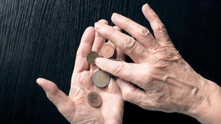 Bei immer mehr Berufstätigen reicht das Geld nicht aus.