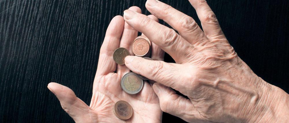 Bei immer mehr Berufstätigen reicht das Geld nicht aus.