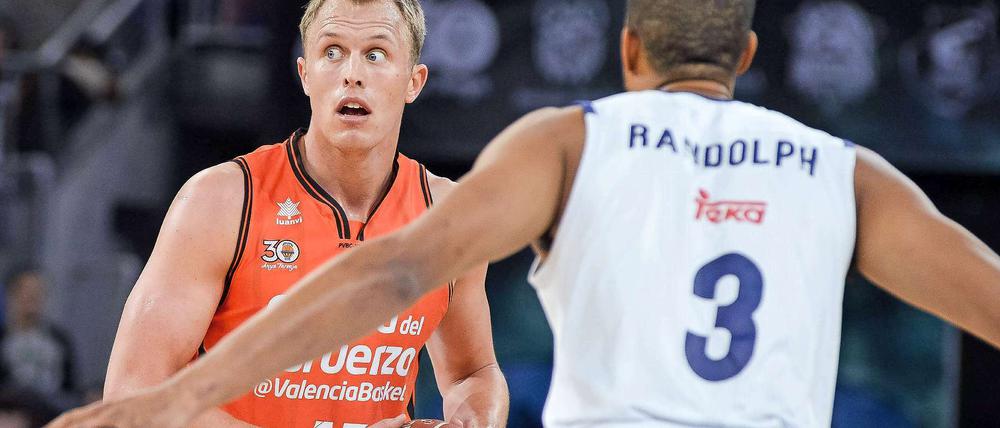 2011 ging Luke Sikma nach Spanien, wo ihn der heutige Alba-Sportdirektor Himar Ojeda zur zweiten Mannschaft von Gran Canaria holte.