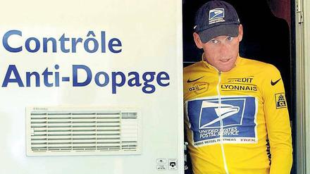 Erwischt. Auch der US-Radsportstar Lance Armstrong dopte mit Epo. Das Foto zeigt ihn 2002 nach einer Doping-Kontrolle.