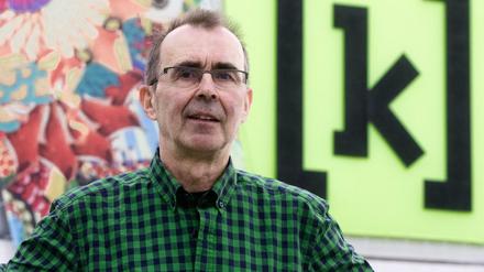 Achim Heier von attac steht auf dem Gelände der Kulturfabrik Kampnagel, wo der Gegengipfel stattfindet.