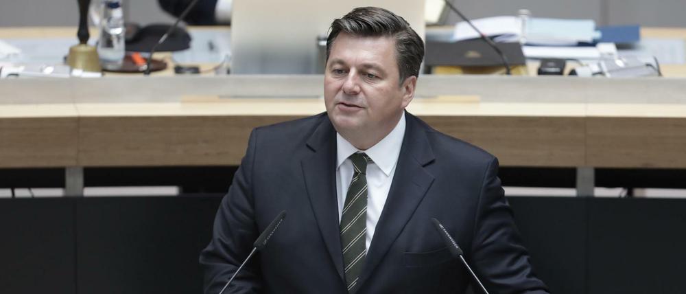 Berlins Innensenator Andreas Geisel (SPD) spricht bei der Sitzung des Berliner Abgeordnetenhauses
