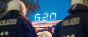 Die Hamburger Polizeiführung hatte drei Berliner Hundertschaften nach Hause geschickt.