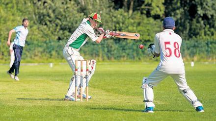 Dickes Brett. Beinahe wöchentlich melden sich neue Cricket-Vereine in Deutschland an. Inzwischen gibt es bereits 320 Mannschaften und 6000 Mitglieder im Deutschen Cricket-Bund.