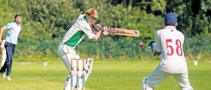 Dickes Brett. Beinahe wöchentlich melden sich neue Cricket-Vereine in Deutschland an. Inzwischen gibt es bereits 320 Mannschaften und 6000 Mitglieder im Deutschen Cricket-Bund.