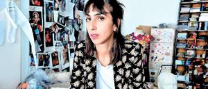 Alleine weiter. Ab jetzt gibt es bei Odély Teboul Glitzersteine, Neonfarben, Aufnäher