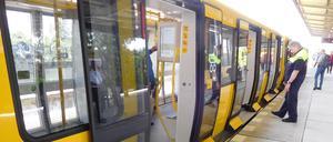 Die neuen, schmaleren U-Bahnzüge, die vor allem auf der Linie U5 fahren sollen.