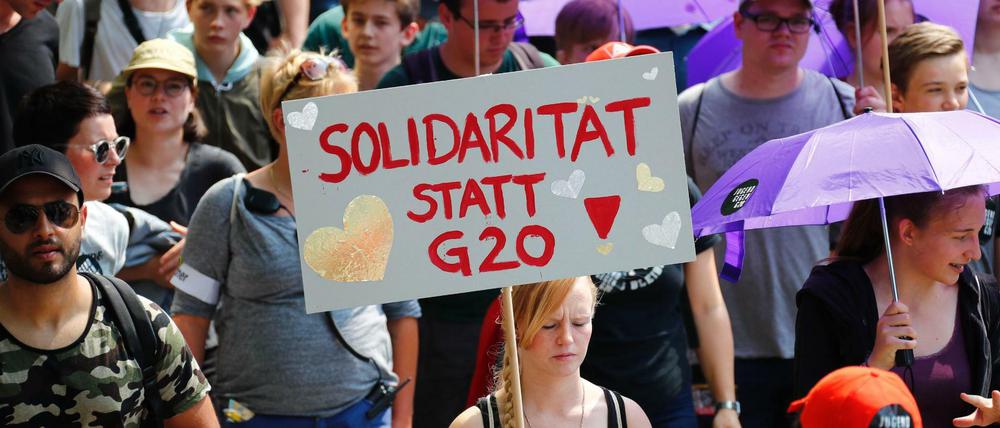 Der weitaus größte Teil der G20-Gegner: friedlich auf der Straße, aber mit ihrer Kritik nicht gehört.
