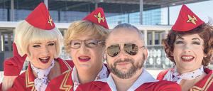 Immer Ärger mit dem Bordpersonal. Biggy van Blond, Ades Zabel, Roman Shamov und Bob Schneider (v. l.).