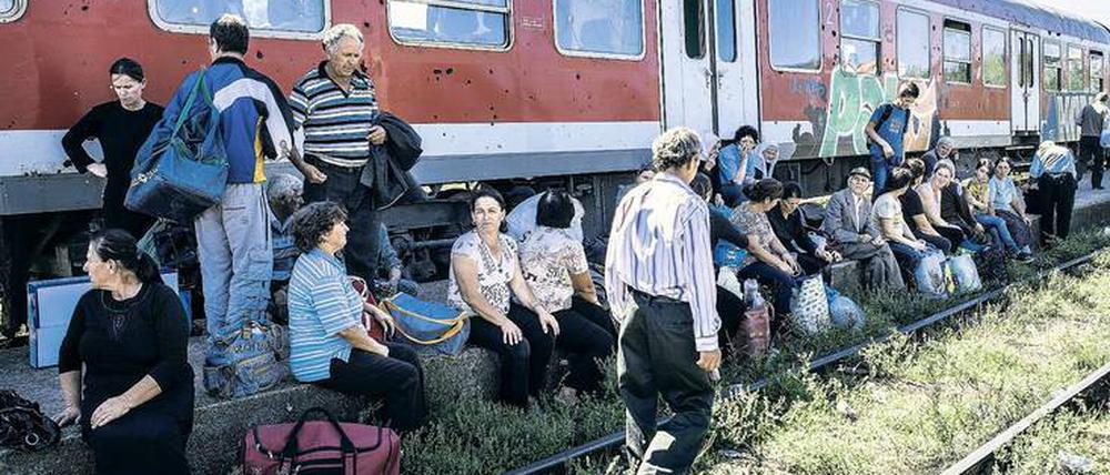 Viele Albaner versuchen, als Tagelöhner über die Runden zu kommen. Sie reisen deshalb auch mit dem Zug durchs Land – auf Jobsuche.