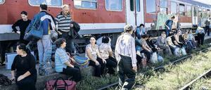 Viele Albaner versuchen, als Tagelöhner über die Runden zu kommen. Sie reisen deshalb auch mit dem Zug durchs Land – auf Jobsuche.