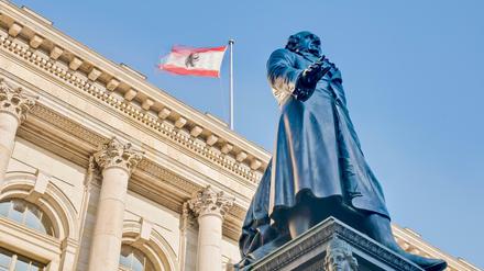 Bis zum 3. September sind offiziell Ferien für die Abgeordneten. Im Hintergrund wird trotzdem gearbeitet.