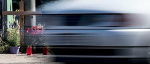 Gedenken an Opfer von Rasern: Ein Kreuz in Mönchengladbach (Nordrhein-Westfalen)