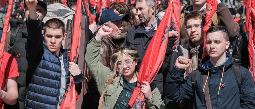 Junge Kommunisten demonstrieren am 1. Mai 2021 - die neue Garde der Partei gewinnt an Ansehen in Russland. 