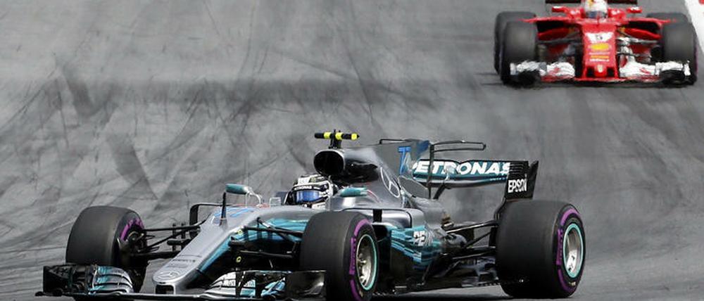 Bottas hält Vettel in Österreich in Schach.