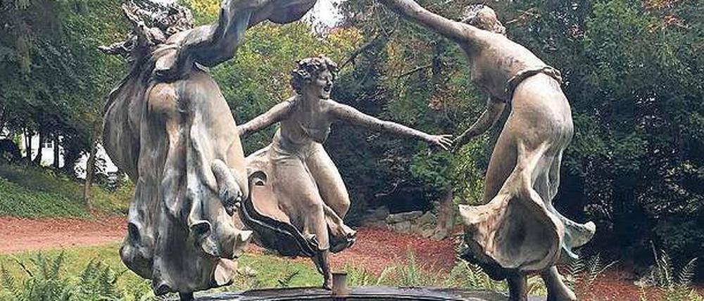 Ringelreihn am Beckenrand. Walter Schotts „Drei tanzende Mädchen“.