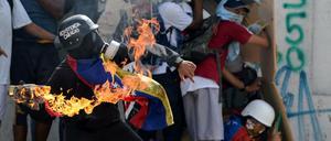 Nun gibt es in Venezuela schon 100 Tage militante Proteste gegen die Regierung Maduro.
