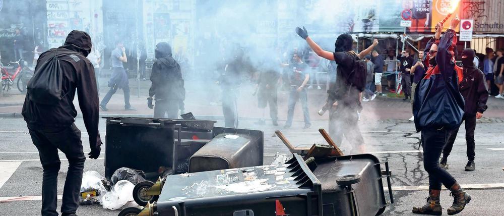 Bekommen auch Kritik von der Linkspartei: "Durchgeknallte Randalierer" in Hamburg zum G20-Gipfel.
