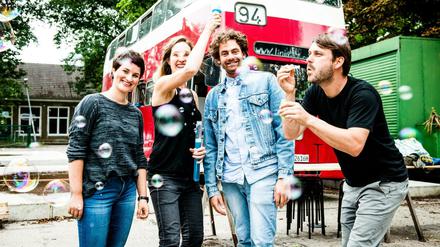 Julia Hübner, Stella Bauhaus, Shai Hoffmann und Jakob Mader: das Team des "Bus der Begegnungen".