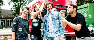 Julia Hübner, Stella Bauhaus, Shai Hoffmann und Jakob Mader: das Team des "Bus der Begegnungen".