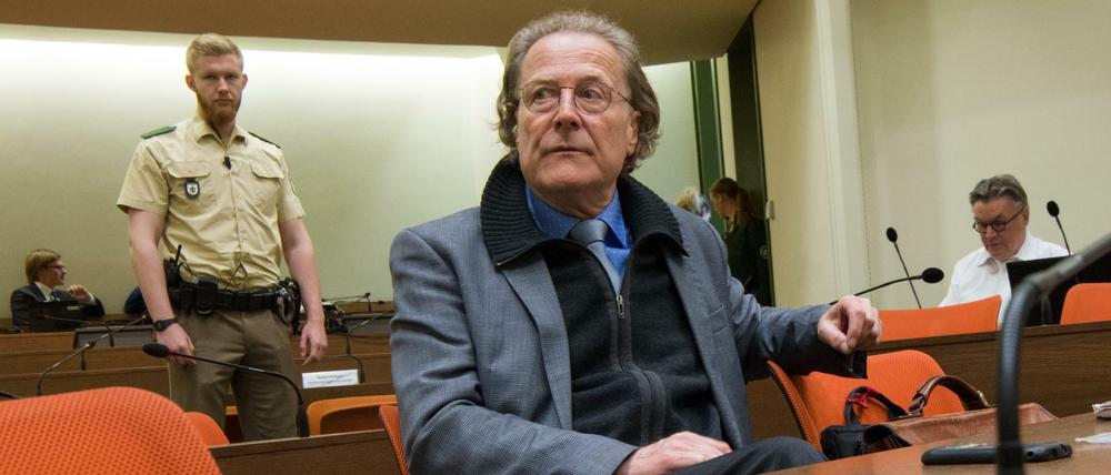 Der Freiburger Psychiater Joachim Bauer im Gerichtssaal in München.