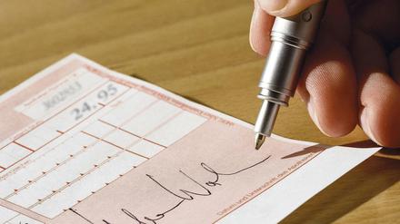 Eine Bande von Rezeptfälschern hat in Berlin Millionen von Euro ergaunert.