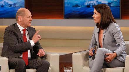 Hamburgs Bürgermeister Olaf Scholz diskutiert mit Anne Will.