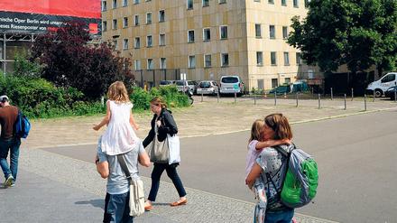 Der Senat will die Zukunft der Fläche an der Ecke Glinkastraße/Unter den Linden gerichtlich klären.