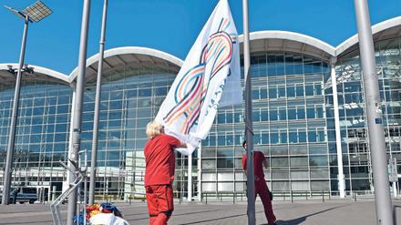 Die G20-Fahne wird abgenommen. Hamburg hat es überstanden - die SPD auch? 
